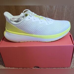 NWT Lane-Eight The Relay Trainers in Key Lime Size 7